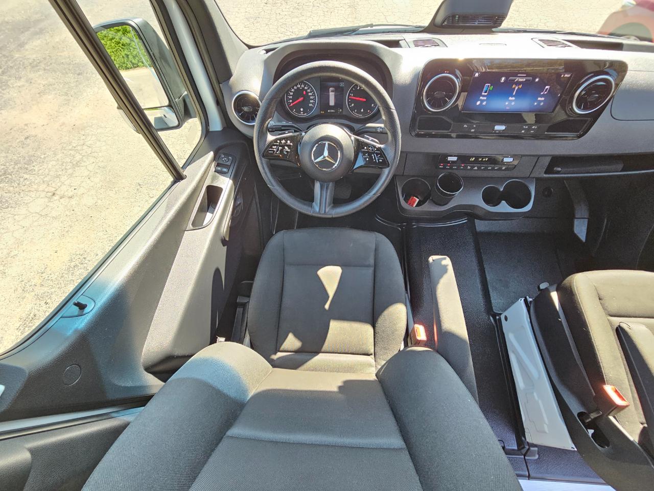 Mercedes-Benz Sprinter Passenger Van 2500 Standard Roof I4 Diesel 144" RWD 2025