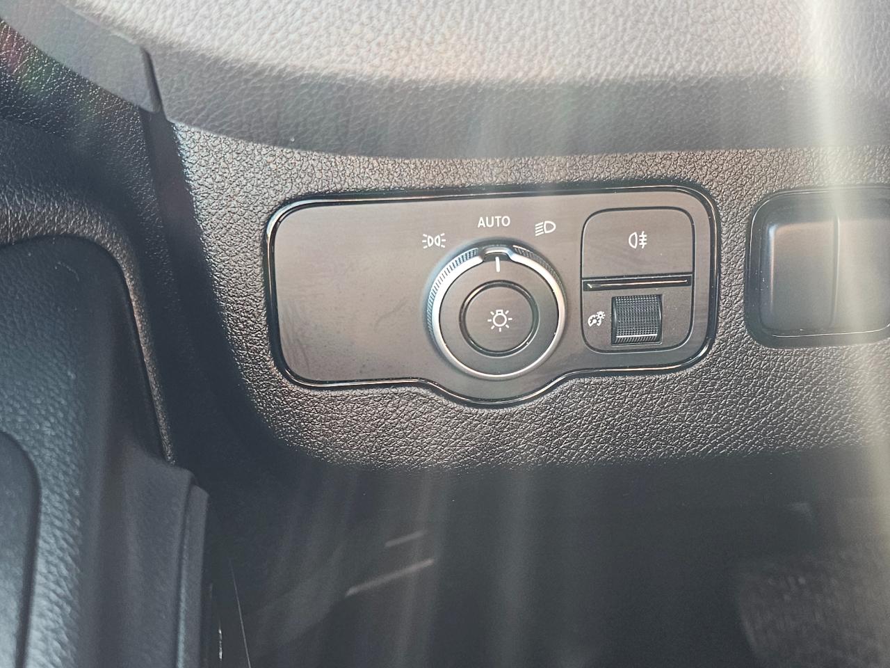 Mercedes-Benz Sprinter Passenger Van 2500 Standard Roof I4 Diesel 144" RWD 2025