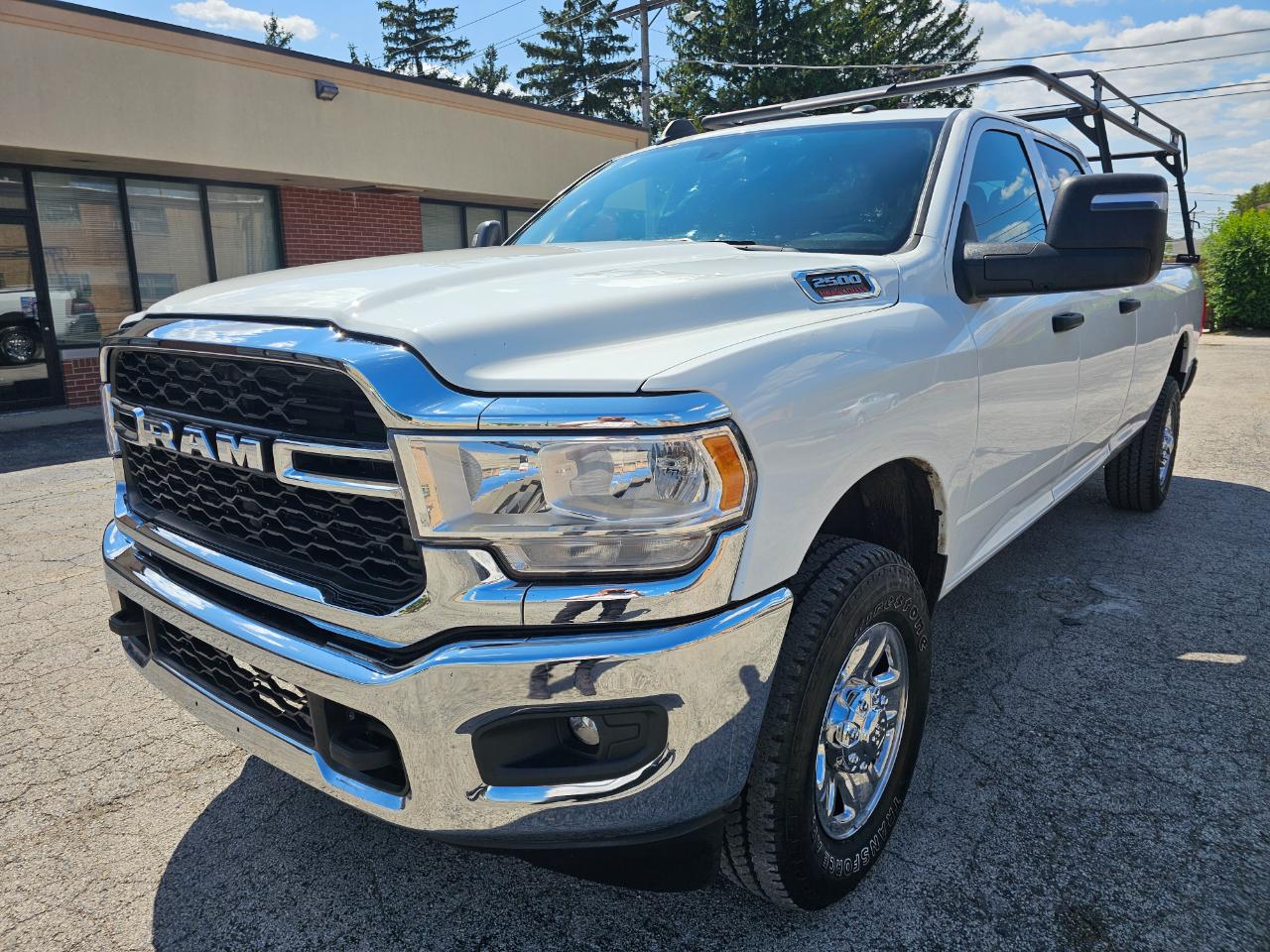 RAM 2500 Tradesman 4x4 Crew Cab 8' Box 2024