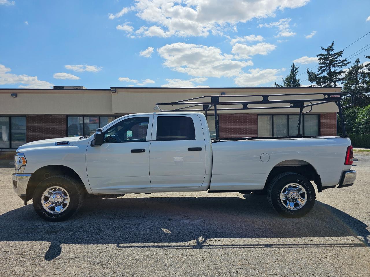 RAM 2500 Tradesman 4x4 Crew Cab 8' Box 2024