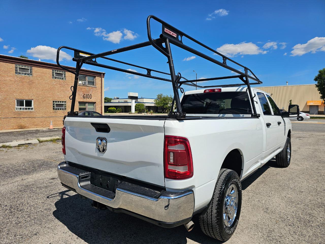 RAM 2500 Tradesman 4x4 Crew Cab 8' Box 2024