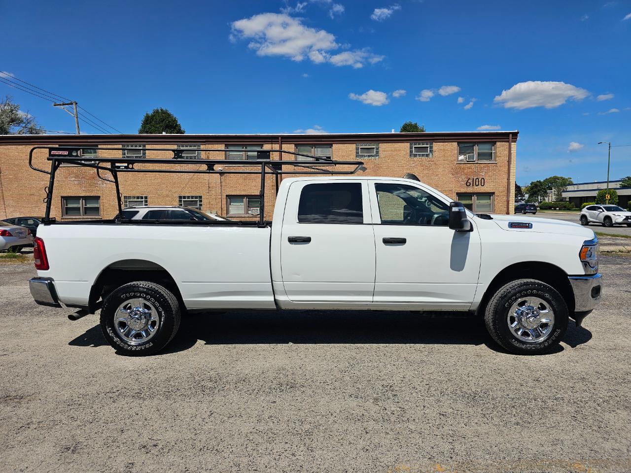RAM 2500 Tradesman 4x4 Crew Cab 8' Box 2024