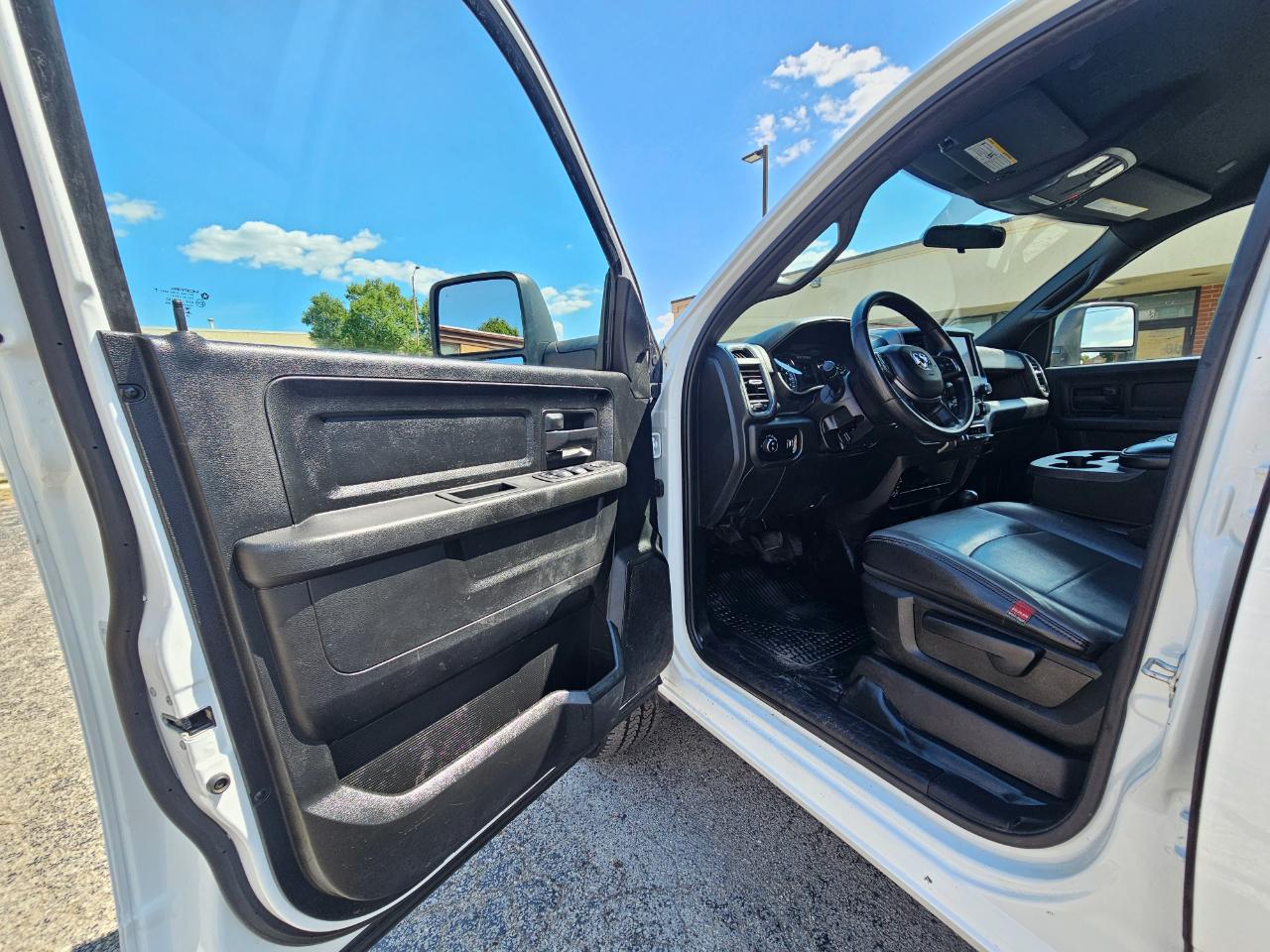 RAM 2500 Tradesman 4x4 Crew Cab 8' Box 2024