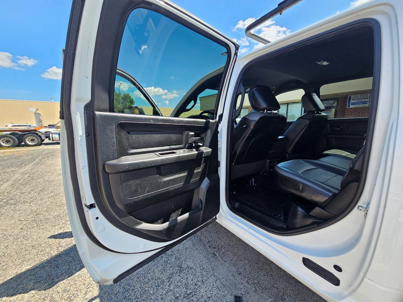 RAM 2500 Tradesman 4x4 Crew Cab 8' Box 2024