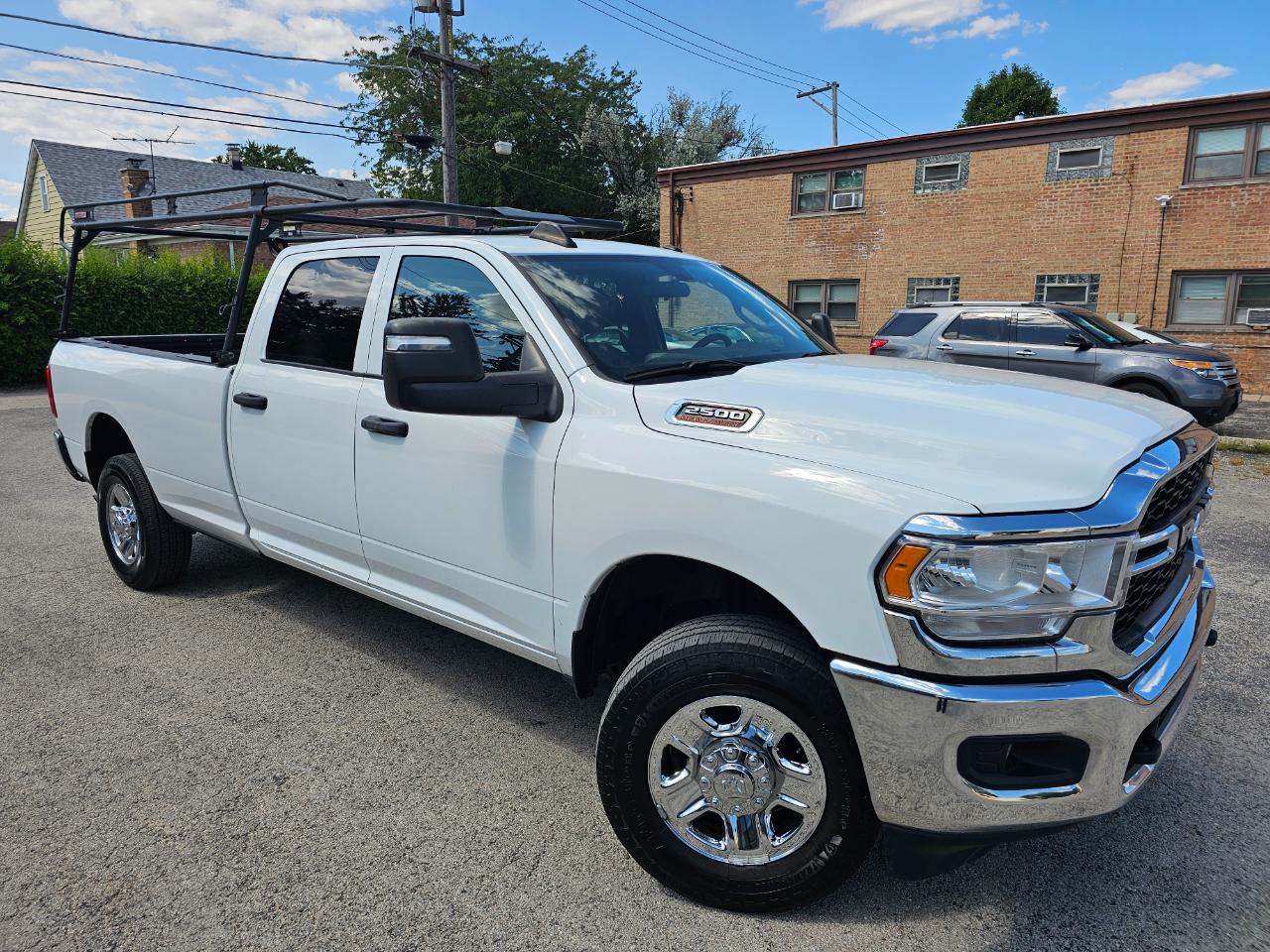 RAM 2500 Tradesman 4x4 Crew Cab 8' Box 2024