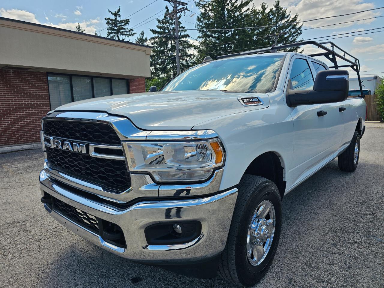 RAM 2500 Tradesman 4x4 Crew Cab 8' Box 2024