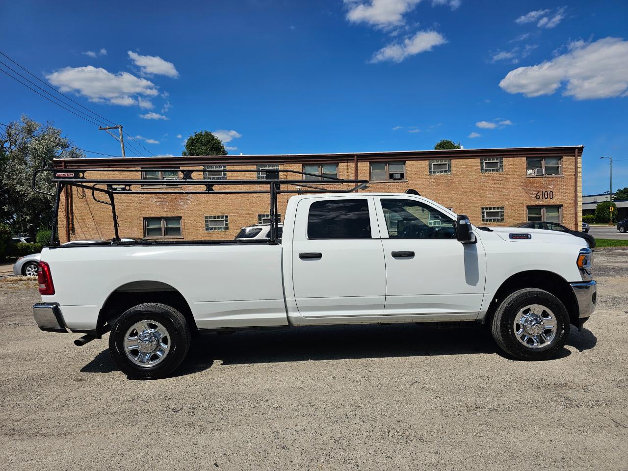 RAM 2500 Tradesman 4x4 Crew Cab 8' Box 2024