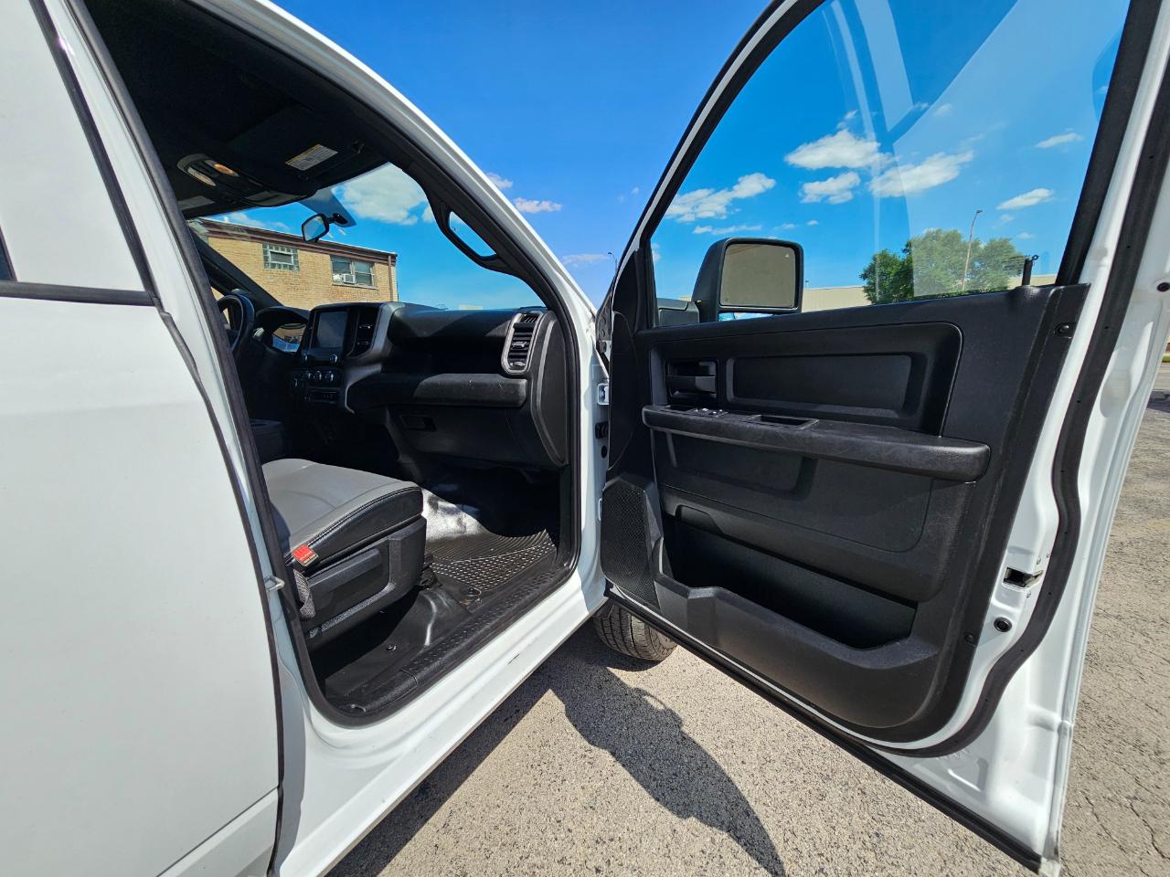 RAM 2500 Tradesman 4x4 Crew Cab 8' Box 2024
