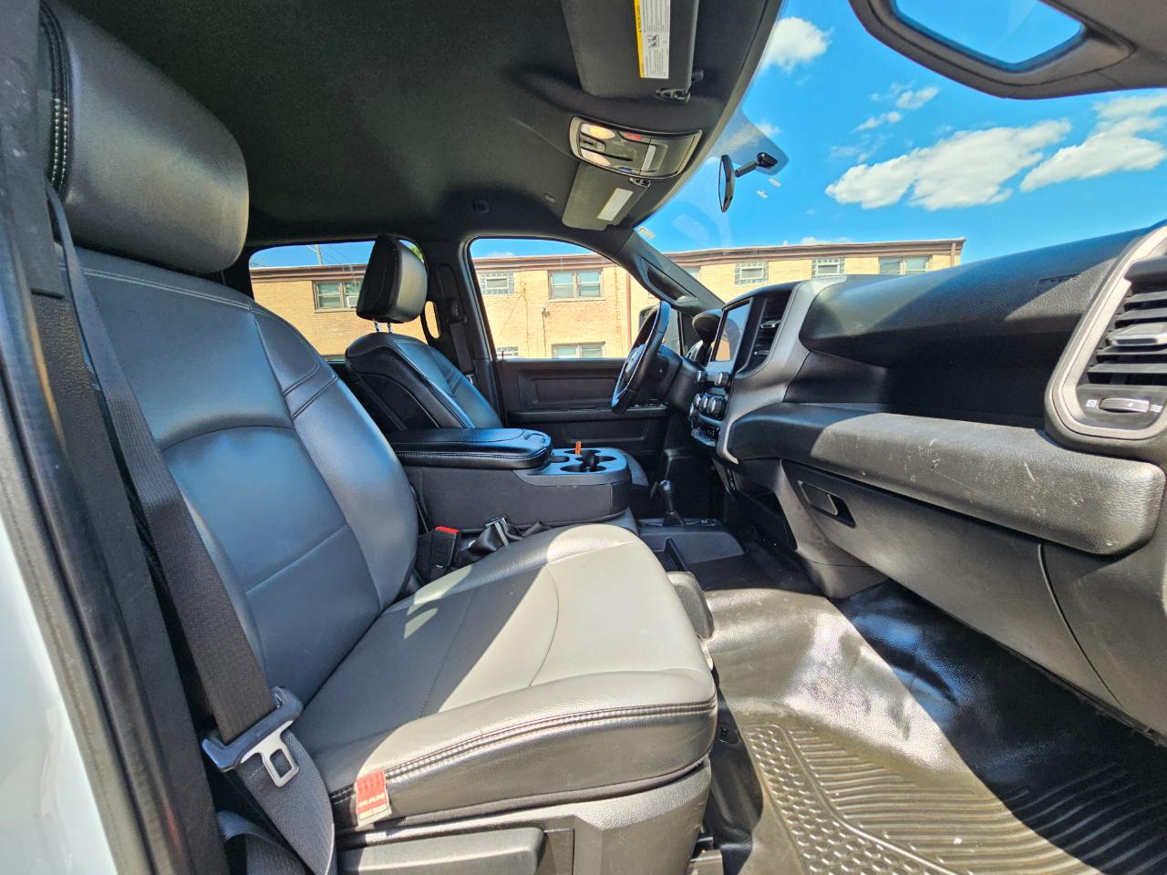 RAM 2500 Tradesman 4x4 Crew Cab 8' Box 2024