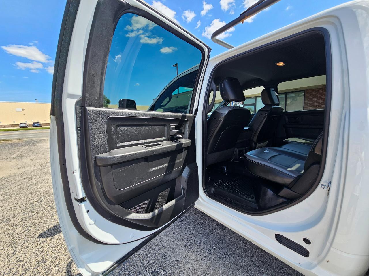 RAM 2500 Tradesman 4x4 Crew Cab 8' Box 2024