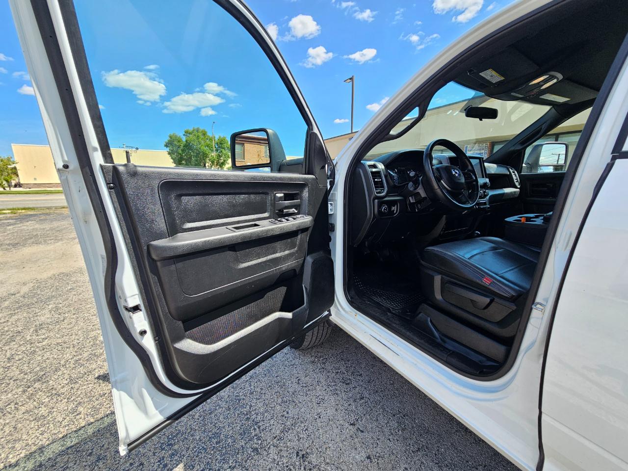 RAM 2500 Tradesman 4x4 Crew Cab 8' Box 2024