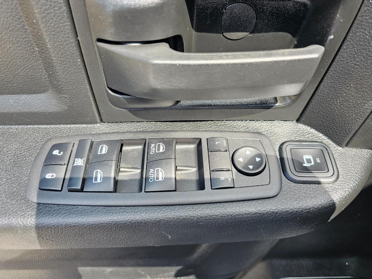 RAM 2500 Tradesman 4x4 Crew Cab 8' Box 2024