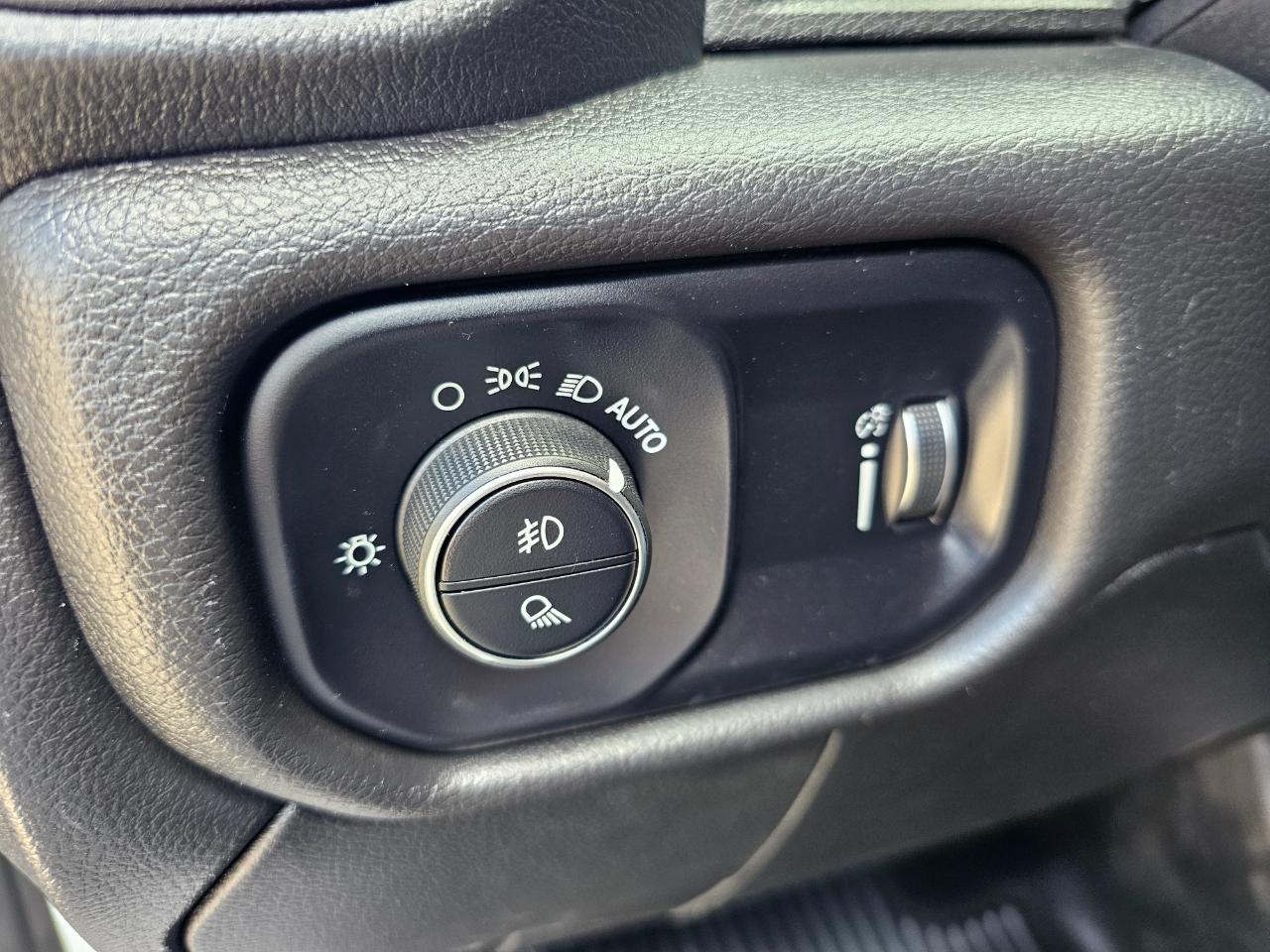 RAM 2500 Tradesman 4x4 Crew Cab 8' Box 2024