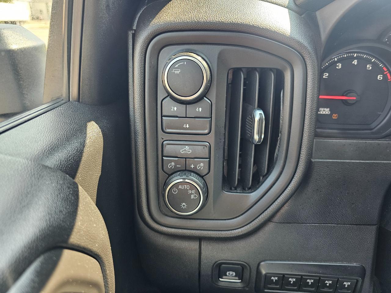 Chevrolet Silverado 3500HD 4WD Reg Cab 142" Work Truck 2022