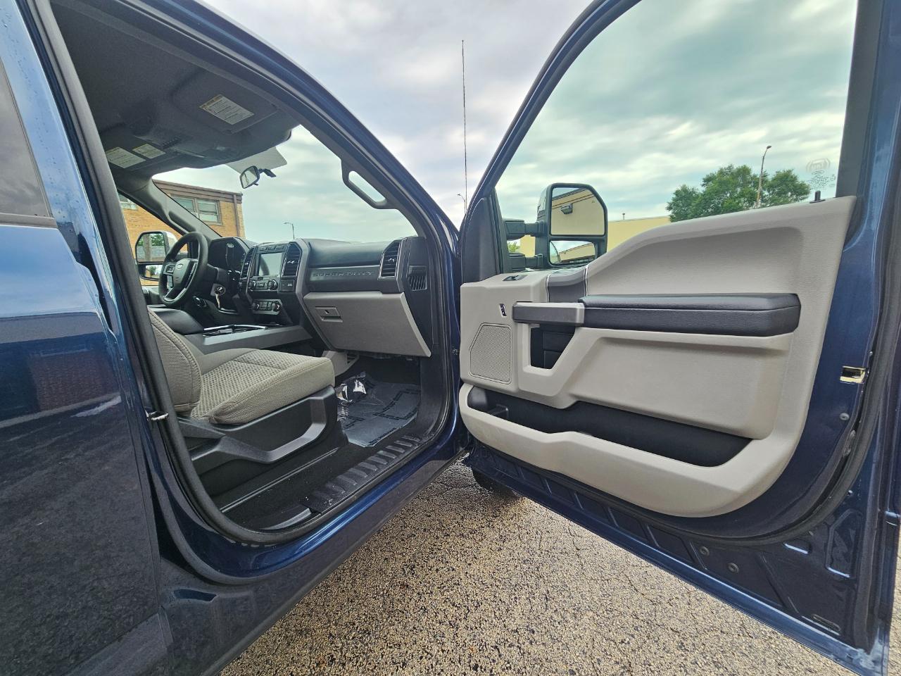 Ford Super Duty F-250 SRW XLT 4WD Crew Cab 8' Box 2019