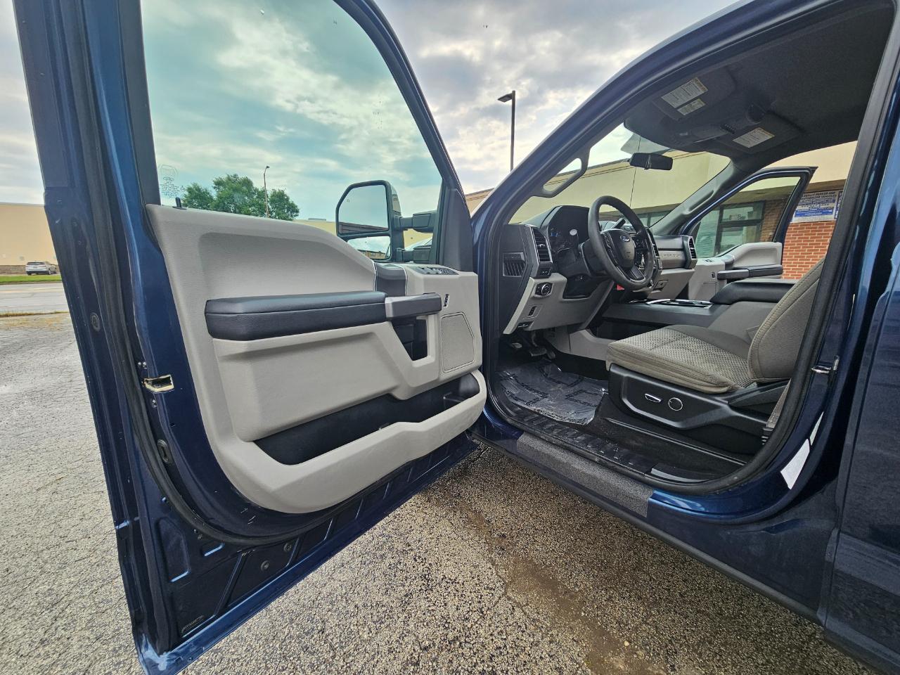 Ford Super Duty F-250 SRW XLT 4WD Crew Cab 8' Box 2019