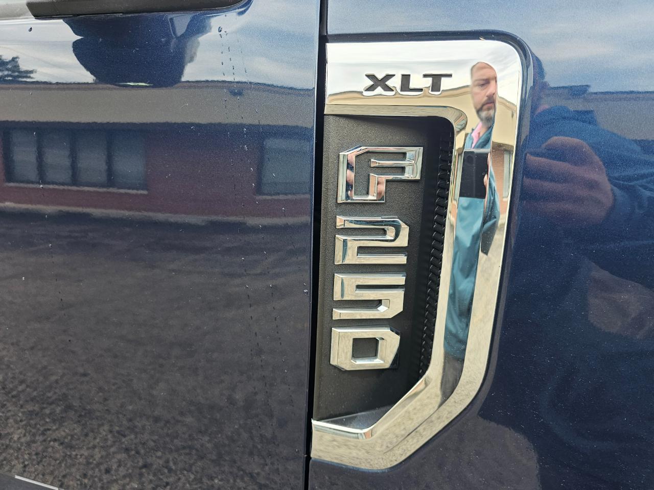 Ford Super Duty F-250 SRW XLT 4WD Crew Cab 8' Box 2019