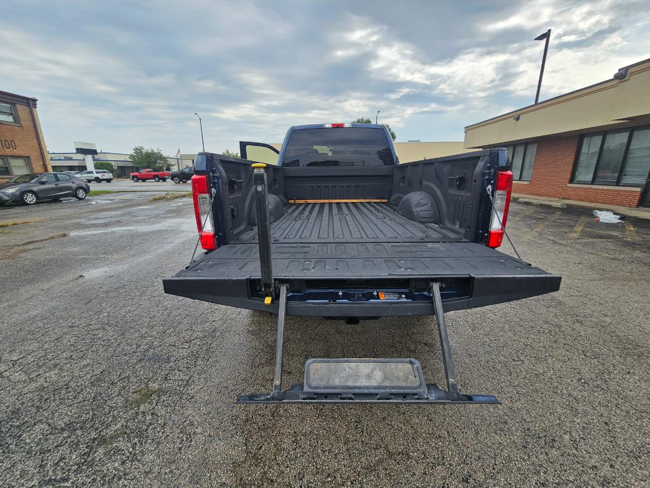 Ford Super Duty F-250 SRW XLT 4WD Crew Cab 8' Box 2019