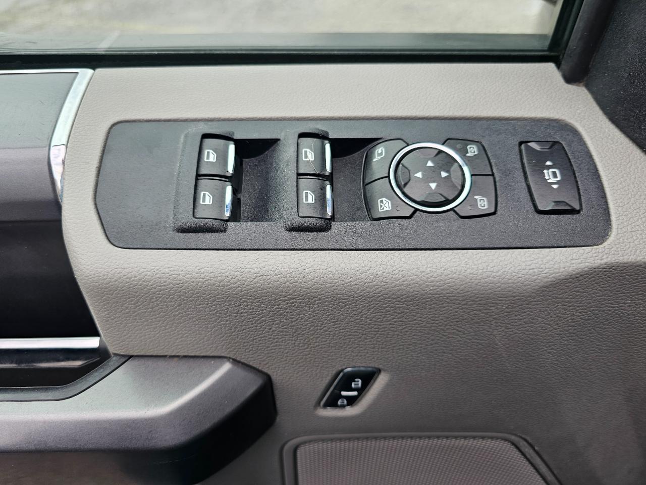 Ford Super Duty F-250 SRW XLT 4WD Crew Cab 8' Box 2019