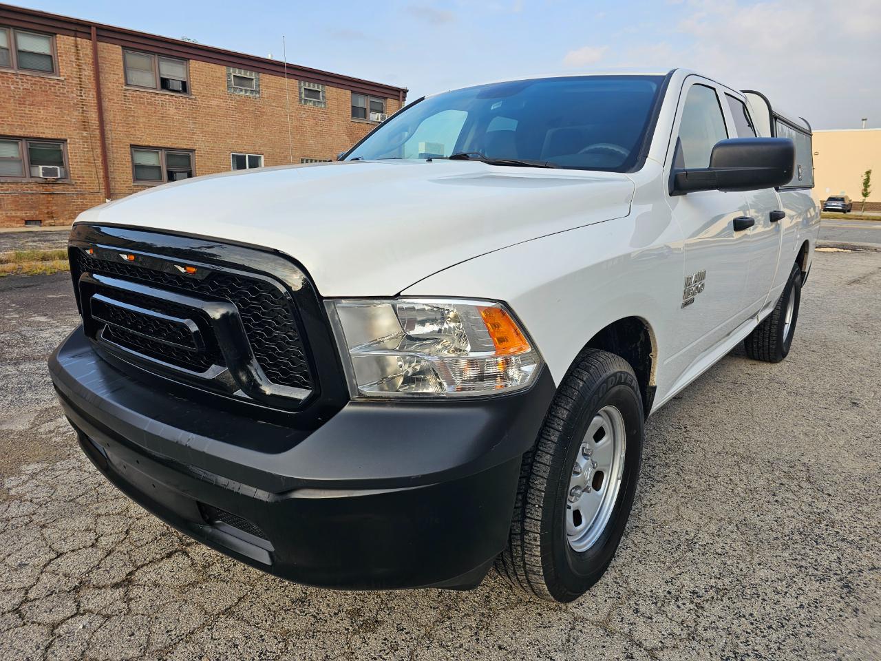 RAM 1500 Classic Tradesman 4x4 Quad Cab 6'4" Box 2023