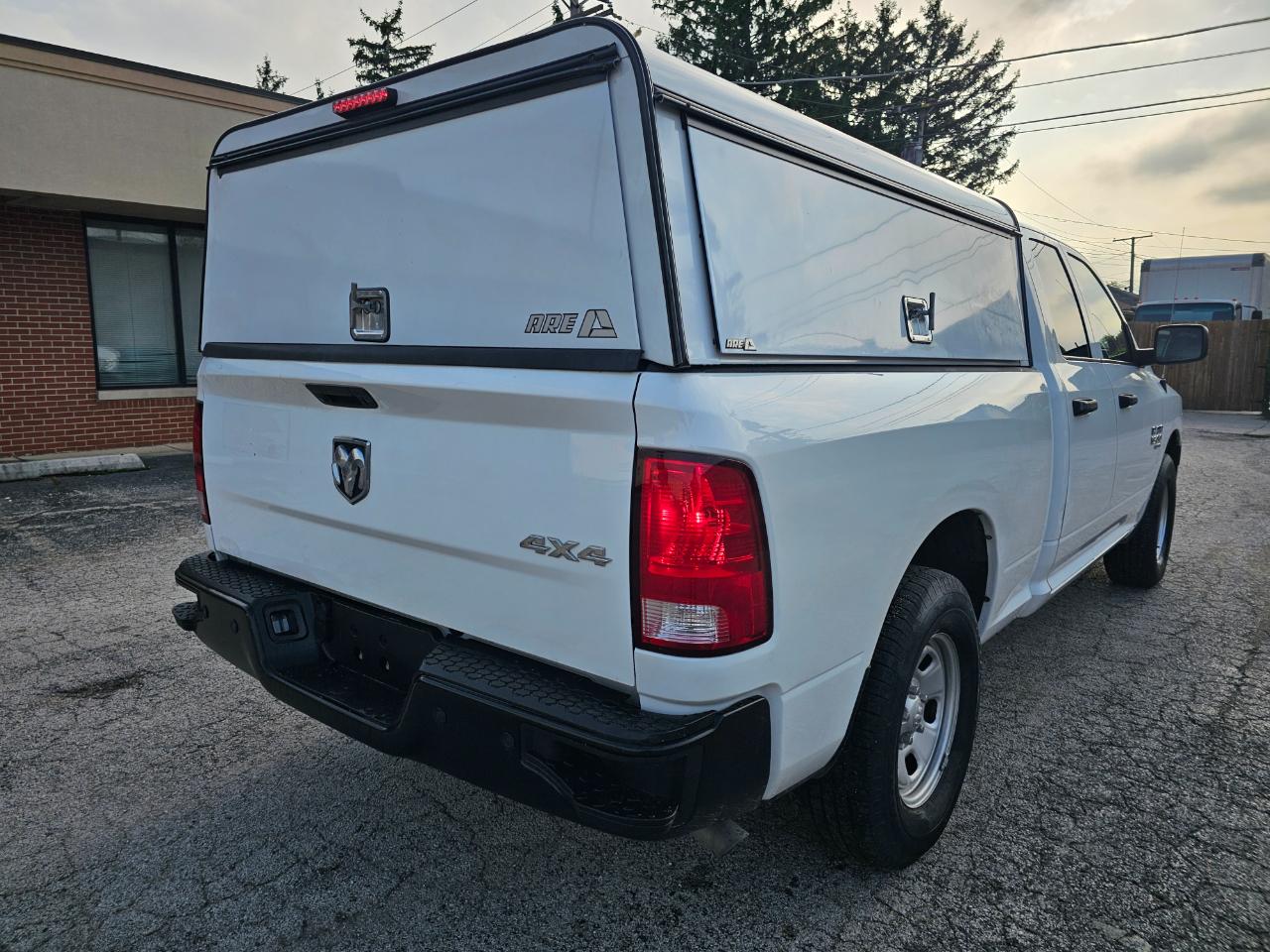 RAM 1500 Classic Tradesman 4x4 Quad Cab 6'4" Box 2023