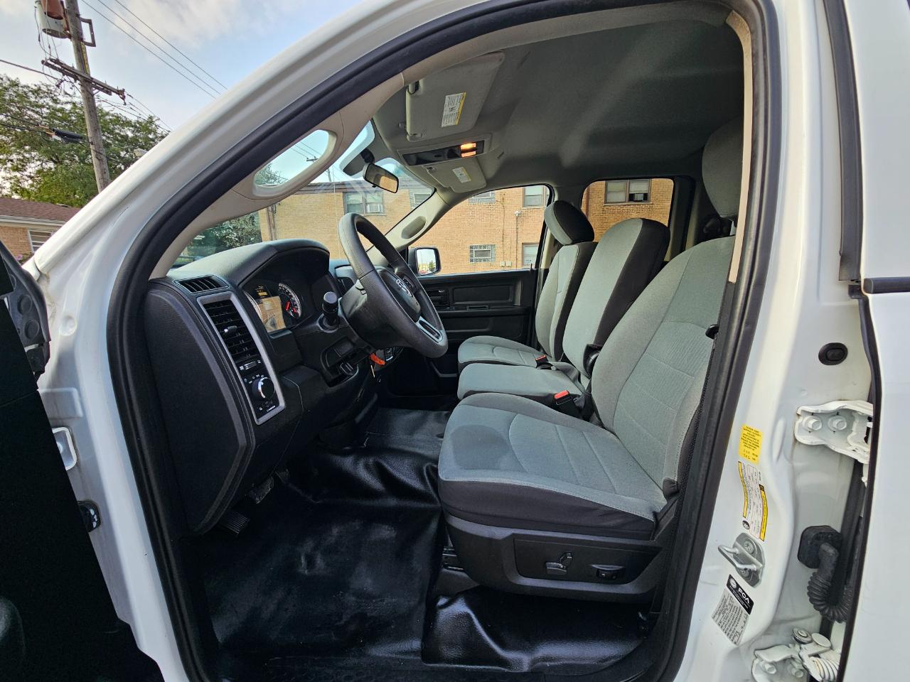 RAM 1500 Classic Tradesman 4x4 Quad Cab 6'4" Box 2023