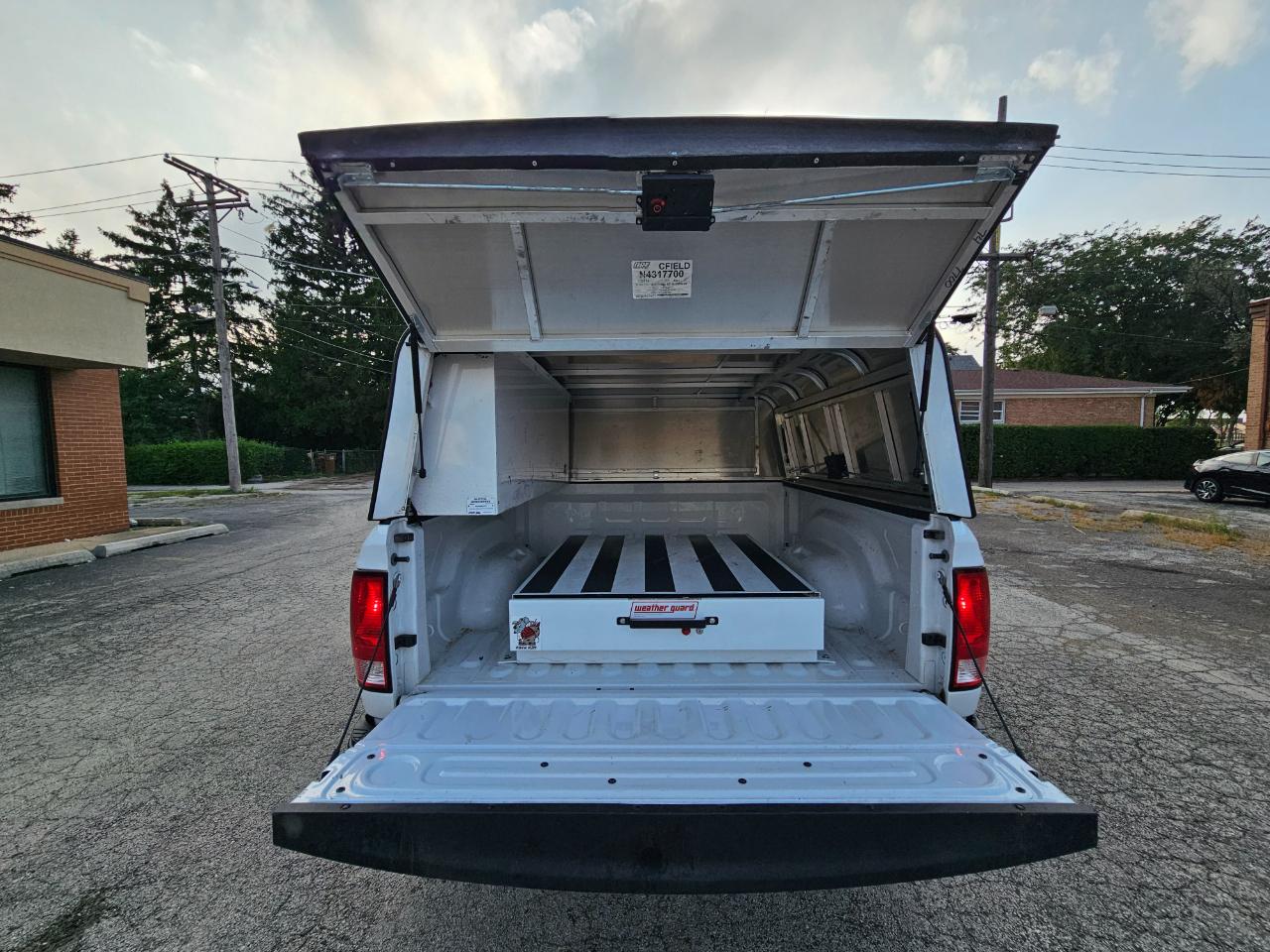 RAM 1500 Classic Tradesman 4x4 Quad Cab 6'4" Box 2023