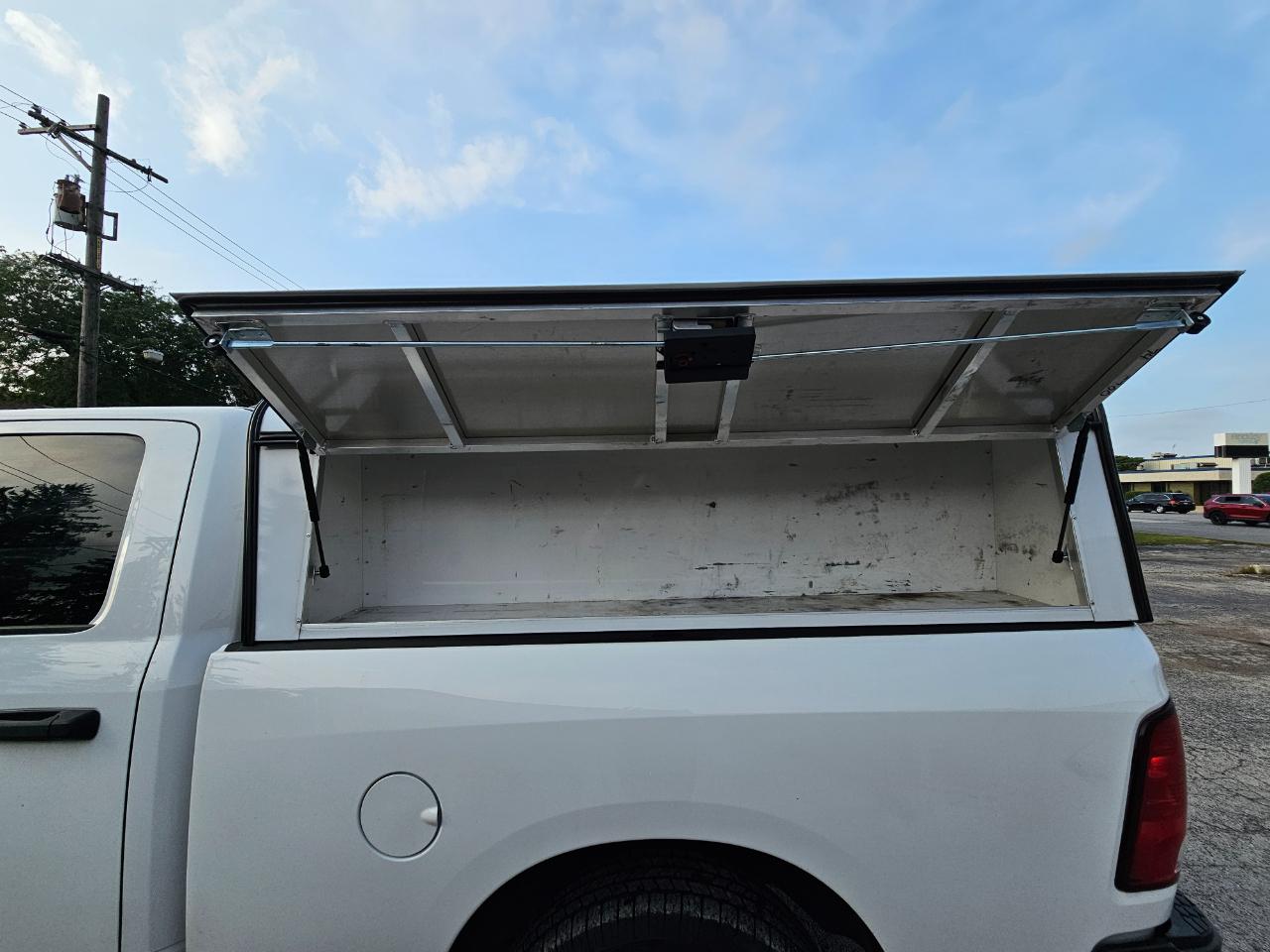 RAM 1500 Classic Tradesman 4x4 Quad Cab 6'4" Box 2023