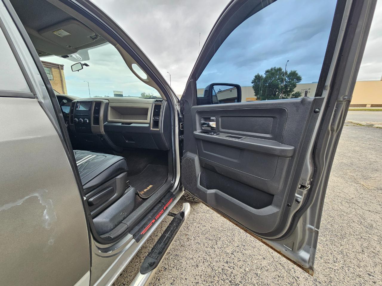 RAM 1500 2WD Quad Cab 140.5" Express 2012