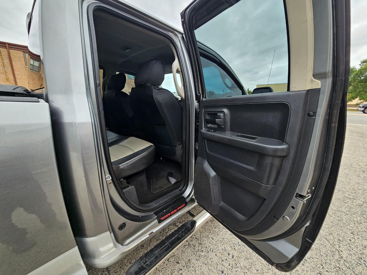 RAM 1500 2WD Quad Cab 140.5" Express 2012