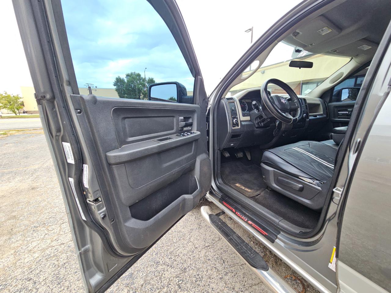 RAM 1500 2WD Quad Cab 140.5" Express 2012
