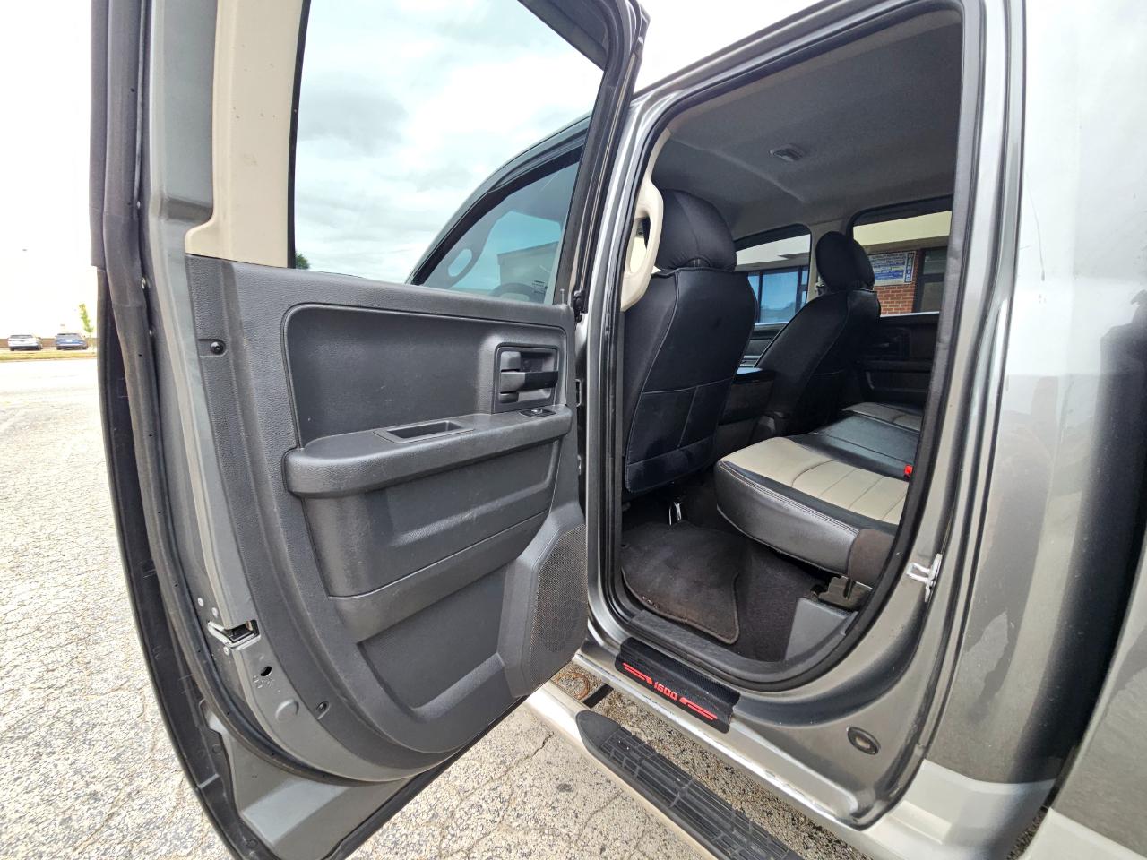 RAM 1500 2WD Quad Cab 140.5" Express 2012