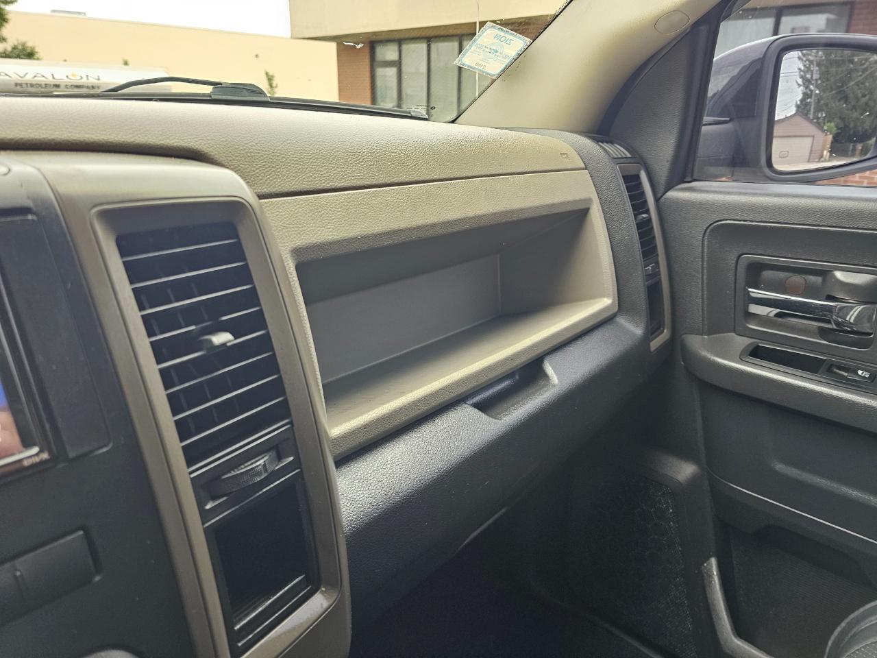 RAM 1500 2WD Quad Cab 140.5" Express 2012