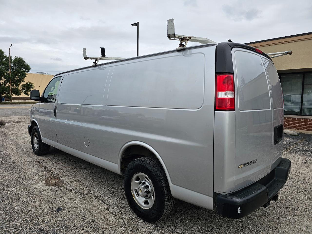 Chevrolet Express Cargo Van RWD 2500 155" 2021