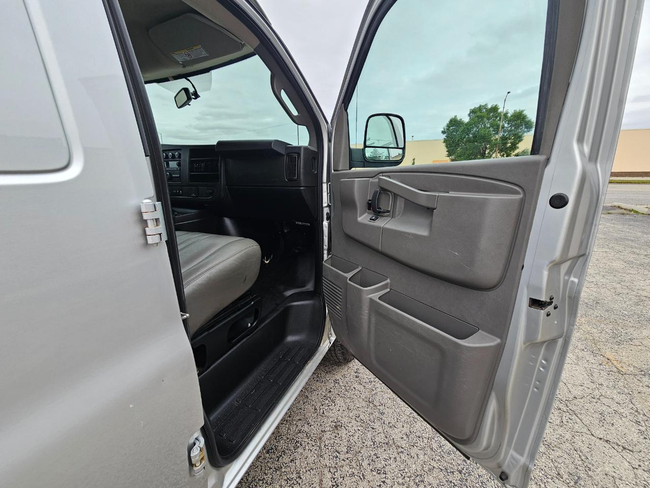 Chevrolet Express Cargo Van RWD 2500 155" 2021