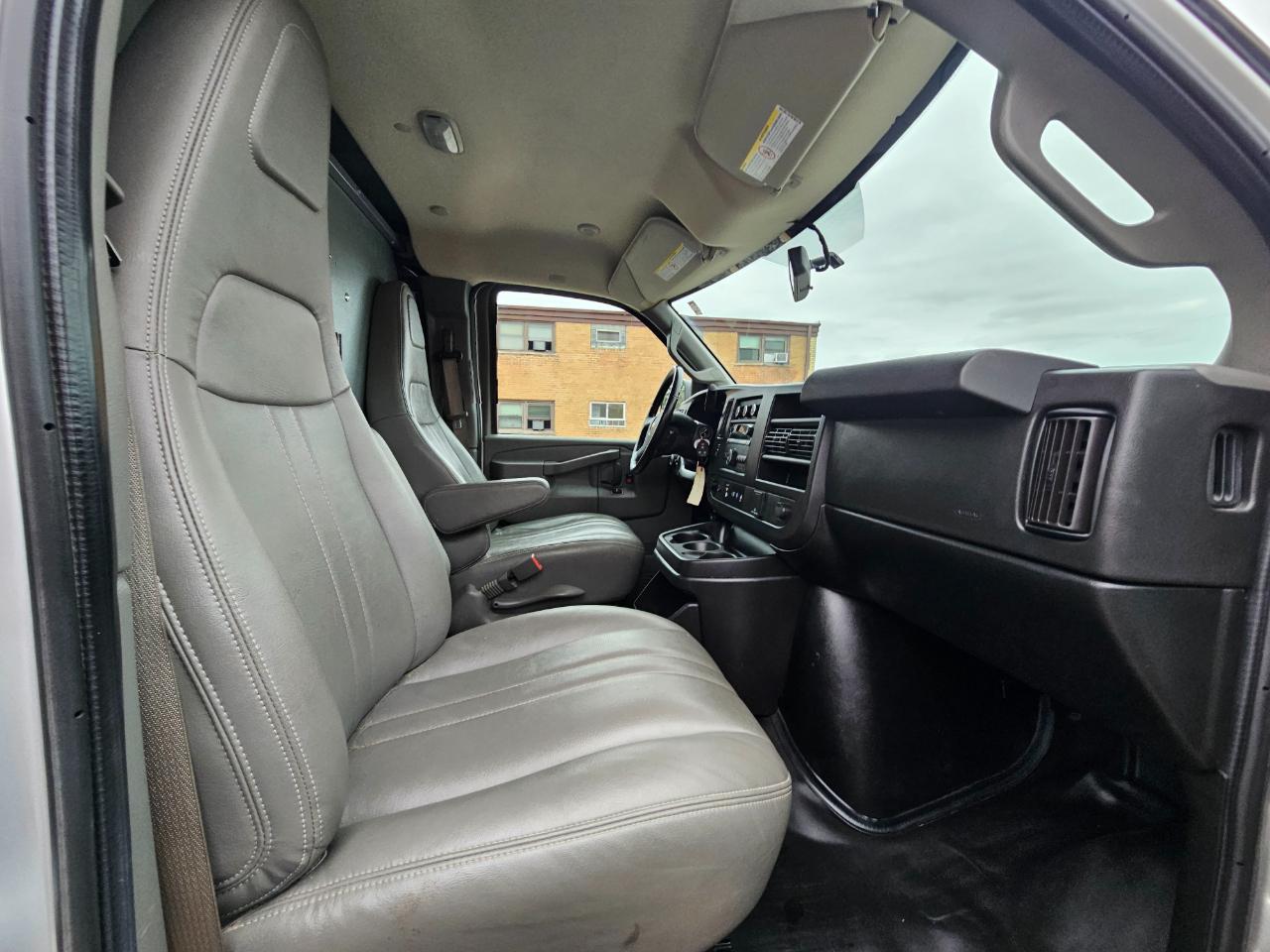 Chevrolet Express Cargo Van RWD 2500 155" 2021