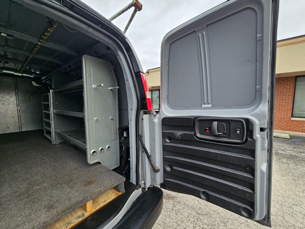 Chevrolet Express Cargo Van RWD 2500 155" 2021