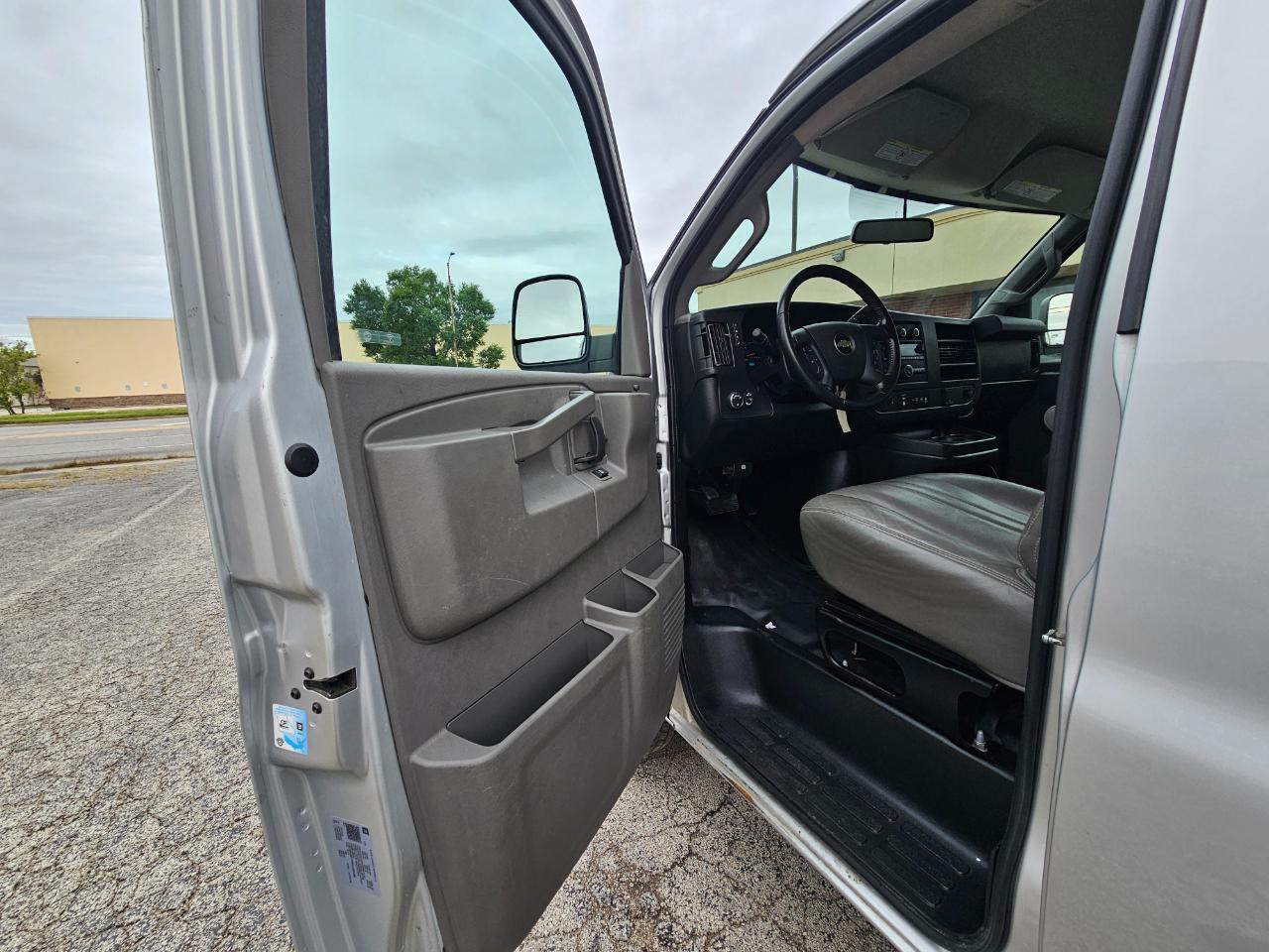 Chevrolet Express Cargo Van RWD 2500 155" 2021