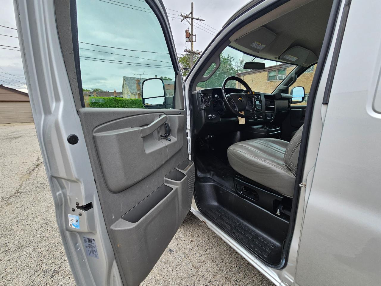 Chevrolet Express Cargo Van RWD 2500 155" 2021