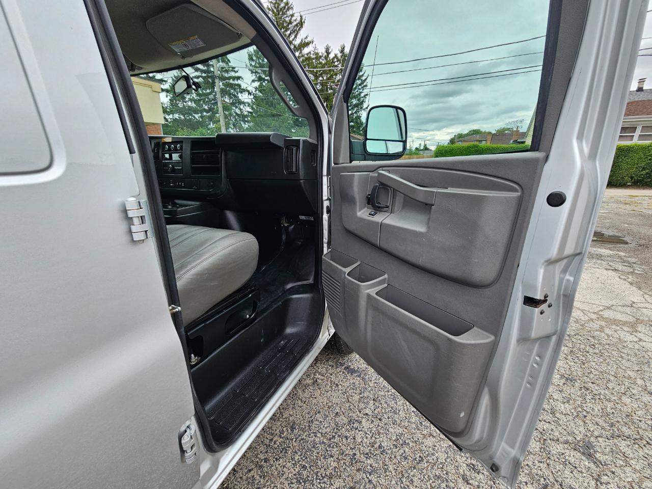 Chevrolet Express Cargo Van RWD 2500 155" 2021