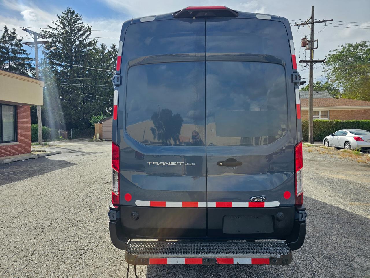 Ford Transit Van T-250 148" EL Hi Rf 9000 GVWR Sliding RH Dr 2019
