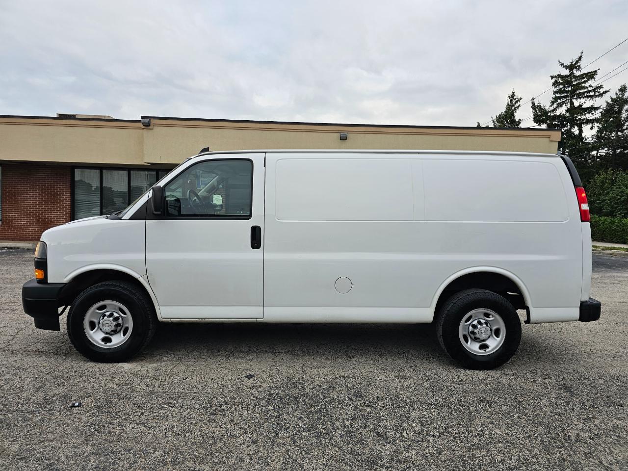 Chevrolet Express Cargo Van RWD 2500 135" 2019