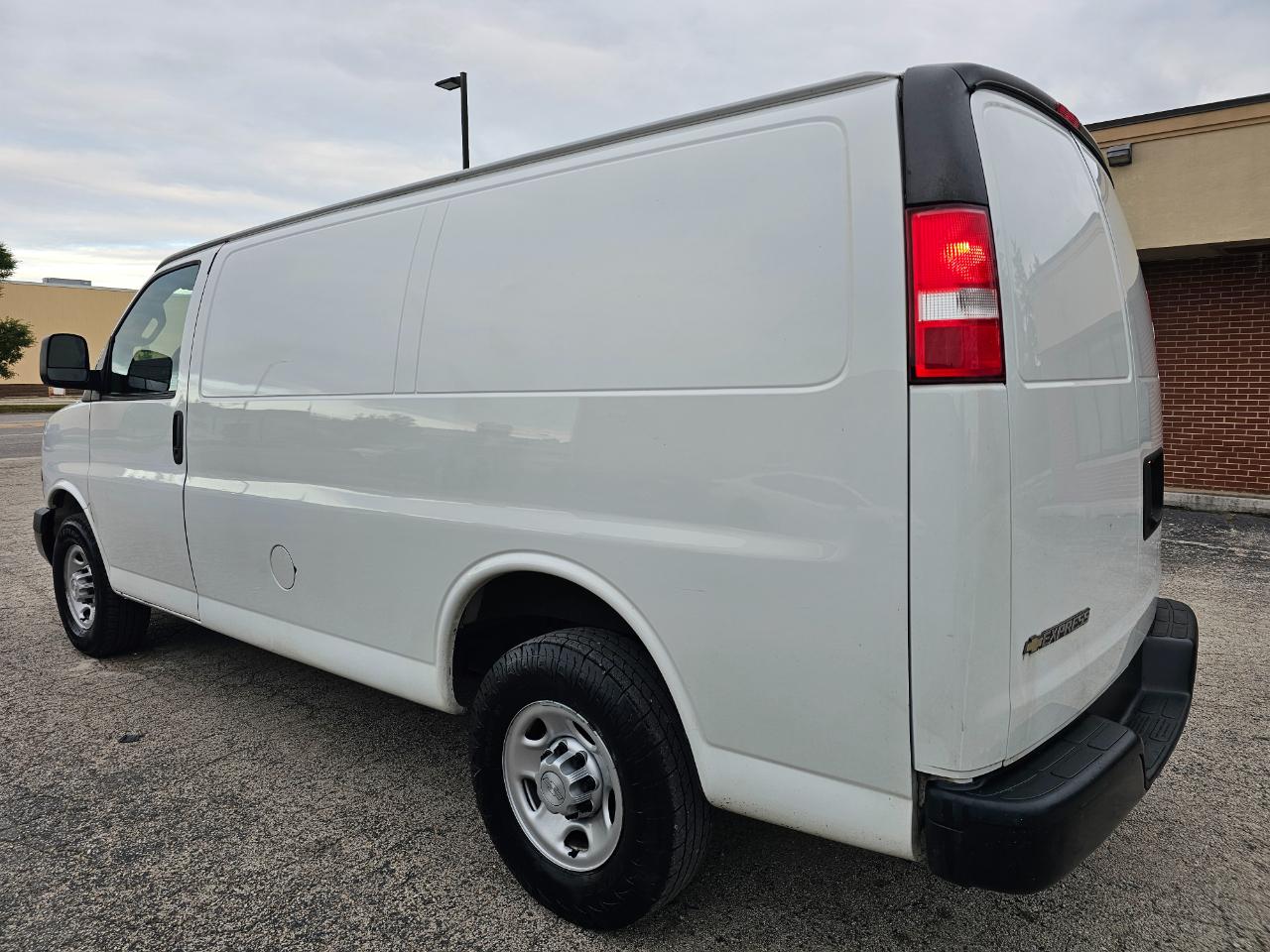 Chevrolet Express Cargo Van RWD 2500 135" 2019
