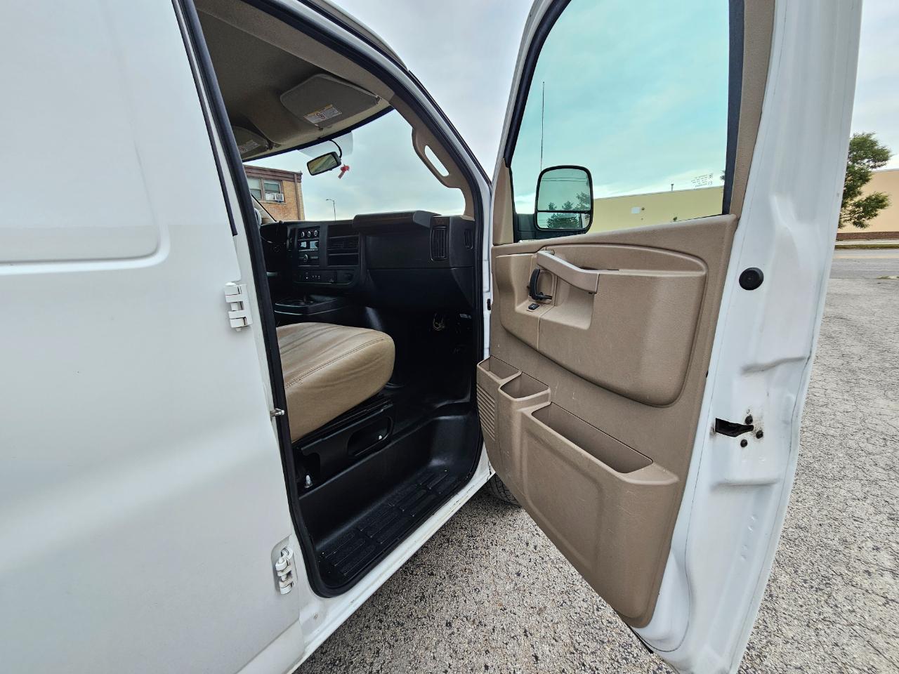 Chevrolet Express Cargo Van RWD 2500 135" 2019