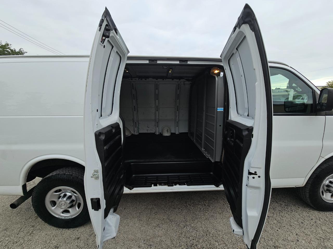 Chevrolet Express Cargo Van RWD 2500 135" 2019