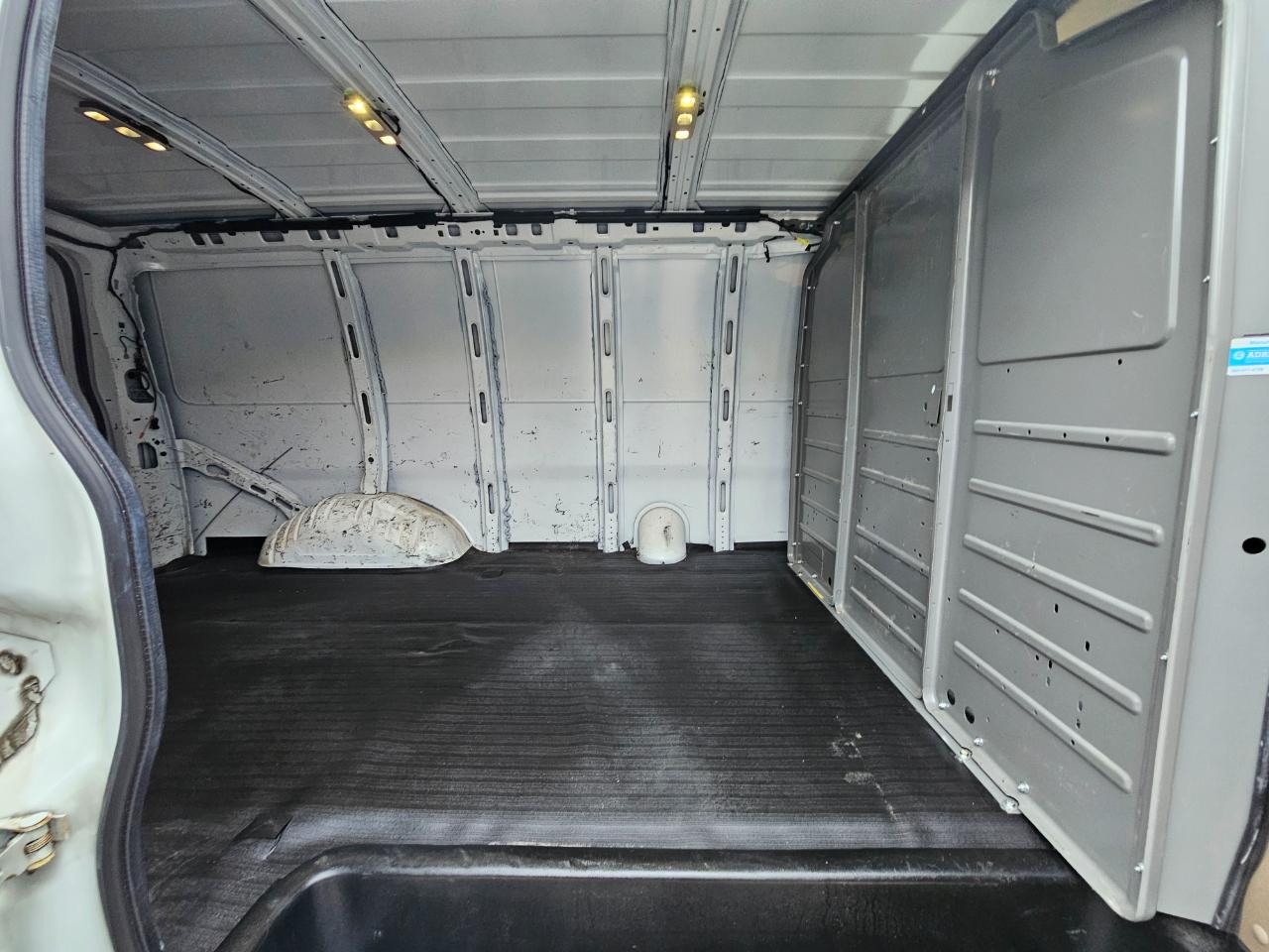 Chevrolet Express Cargo Van RWD 2500 135" 2019