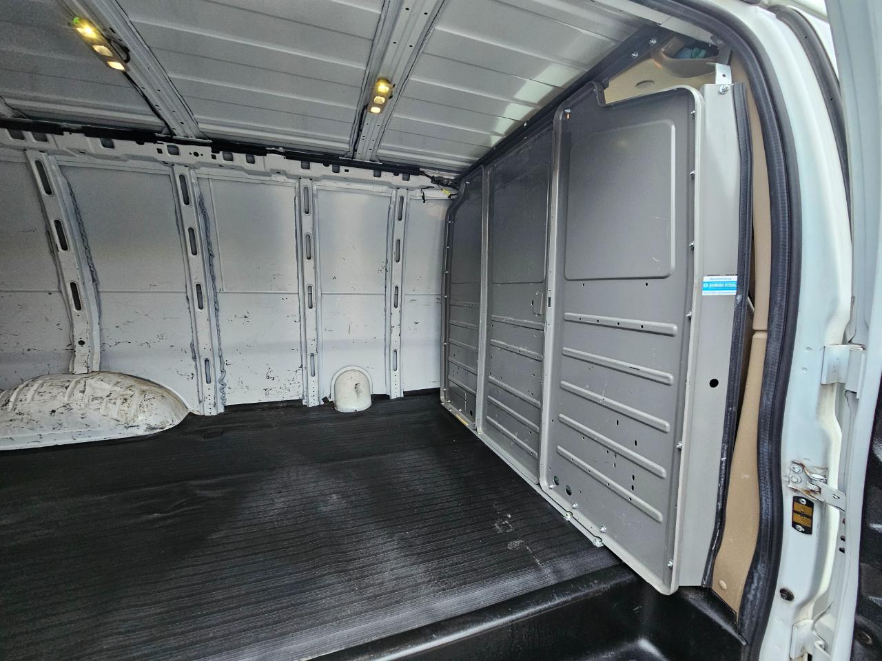 Chevrolet Express Cargo Van RWD 2500 135" 2019