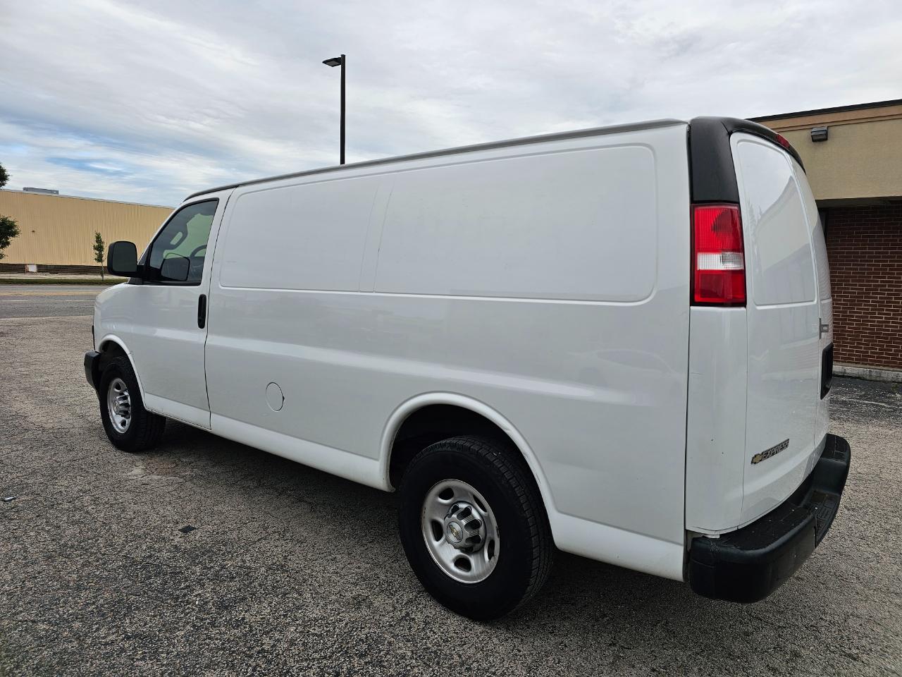 Chevrolet Express Cargo Van RWD 2500 135" 2021