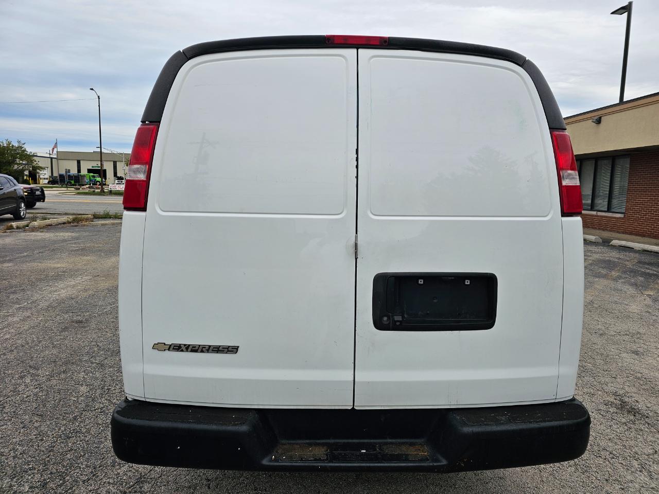 Chevrolet Express Cargo Van RWD 2500 135" 2021