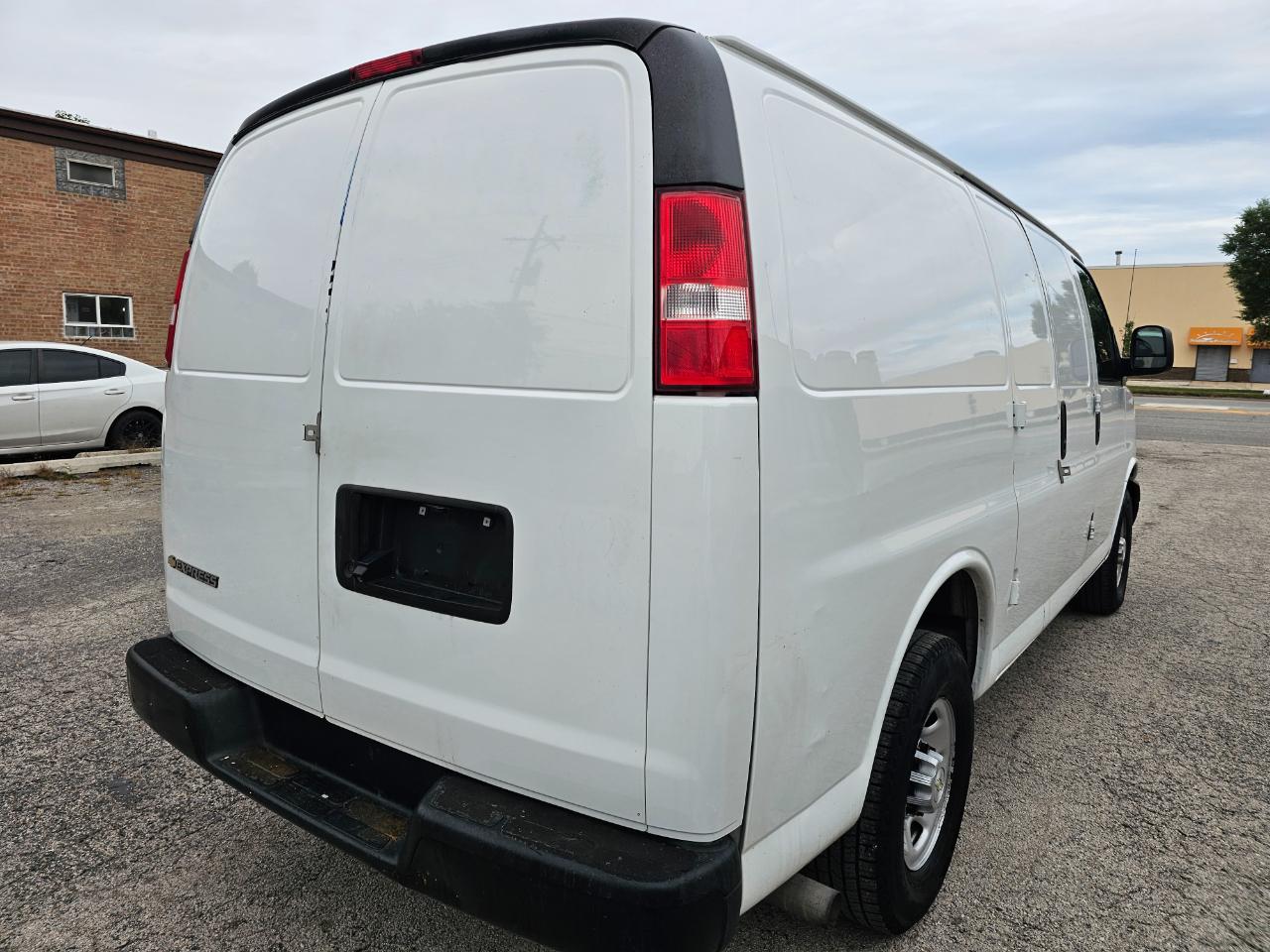 Chevrolet Express Cargo Van RWD 2500 135" 2021